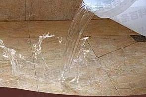 赤壁漏水维修 免砸砖防水材料该如何施工